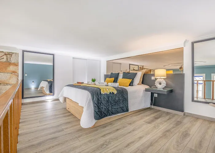 Host Wise - Deluxe Spacious Flats W Mezzanine *