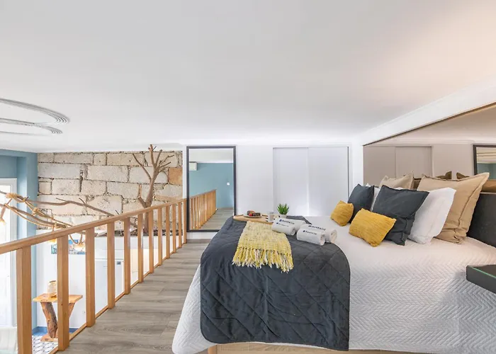 Host Wise - Deluxe Spacious Flats W Mezzanine